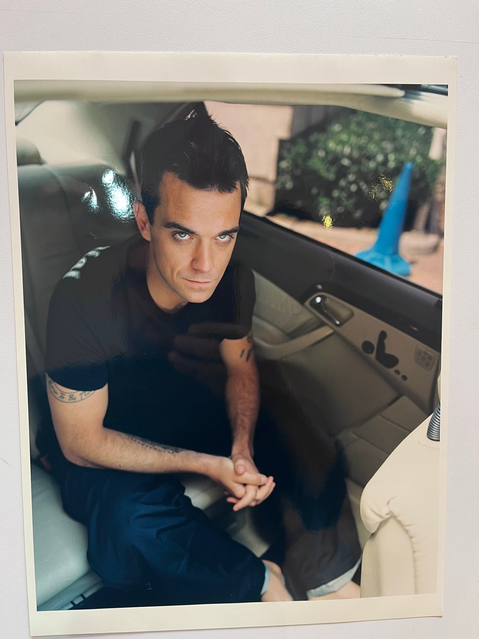 Robbie Williams - Somebody Someday - Black Tee 2 - 31 x 41 cms