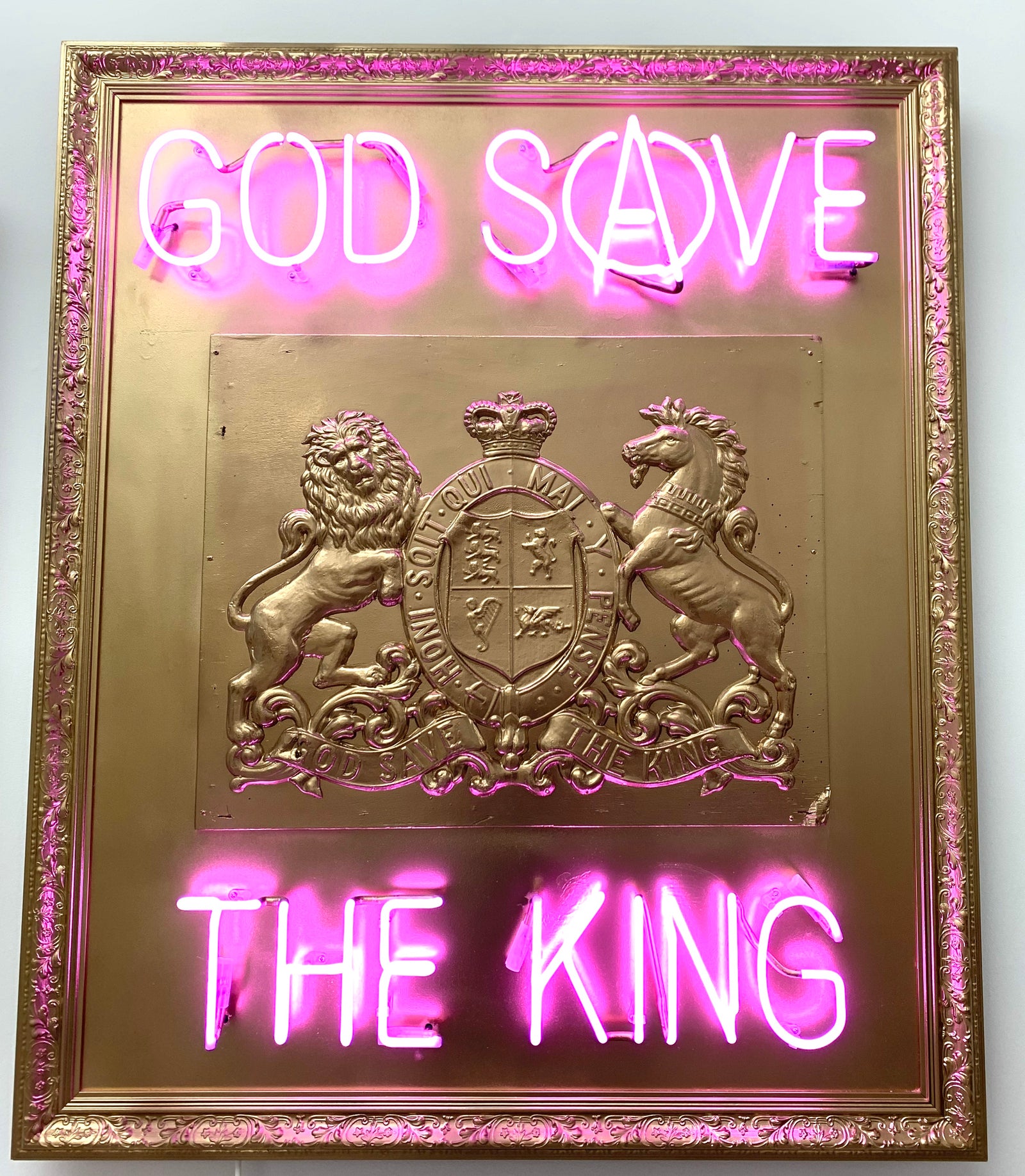 Illuminati Neon - God Save The King